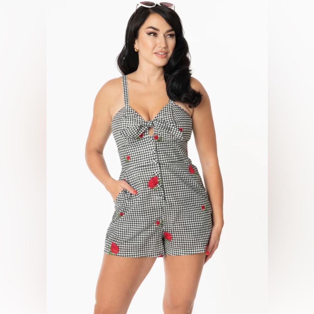 NWT UV Black Gingham & Roses print Haywood Romper size Large no stretch.